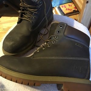 Boys 9.5 boots waterproof
